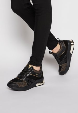 Sneakers - black