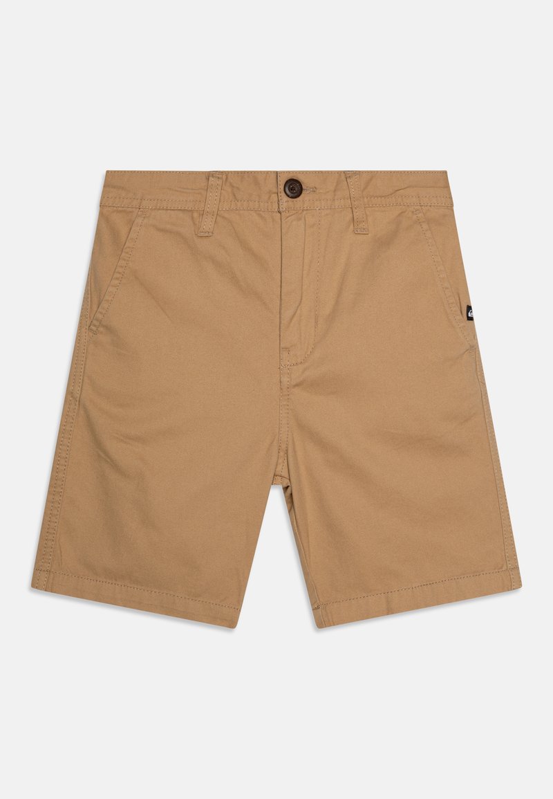 Χακί σορτς φτιαγμένα από ύφασμα βαμβακερού με προσμίξεις, διαθέτουν κλείσιμο με κουμπί, τέσσερις τσέπες και μια μαύρη ετικέτα μάρκας στο αριστερό εμπρός μέρος.