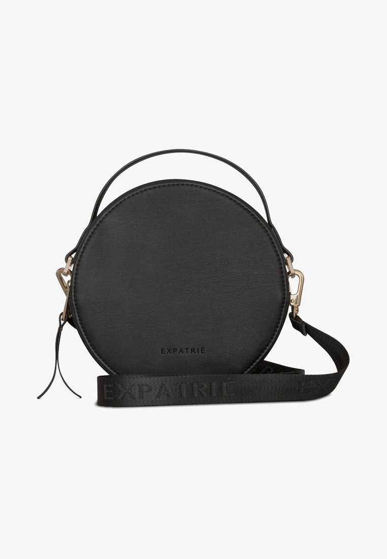 Borsa a tracolla rotonda in pelle nera con clip in metallo dorato e logo. Caratterizzata da una tracolla testurizzata con branding impresso.