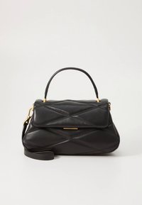 Svart skinnhandväska med diamantformad quiltad design, guldfärgade detaljer, övre handtag och avtagbar axelrem. Kompakt form.