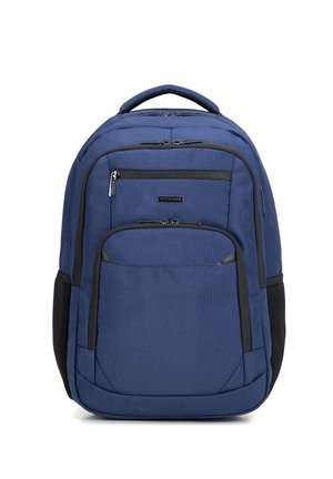 Blauwe rugzak met meerdere vakken met rits, zwarte gaas-zijzakken en een bovenhandvat om te dragen.