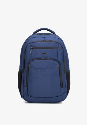 Mochila azul con múltiples compartimentos con cremallera, bolsillos laterales de malla negra y un asa superior para llevar.