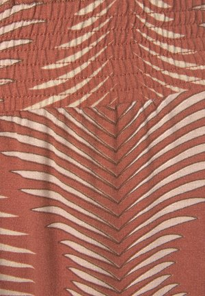 Rostfarbener Stoff mit einem Blättermuster. Mit strukturierten Linien und Streifen in hellerem Beige, die einen geschichteten Effekt erzeugen.