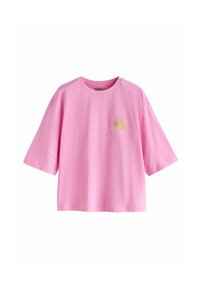 Lyserød bomulds-t-shirt med korte ærmer. Har et broderet gult blomstermotiv på venstre bryst. Rund halsudskæring og afslappet pasform.