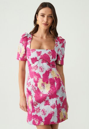 DEVON - Vardagsklänning - hot pink jacquard