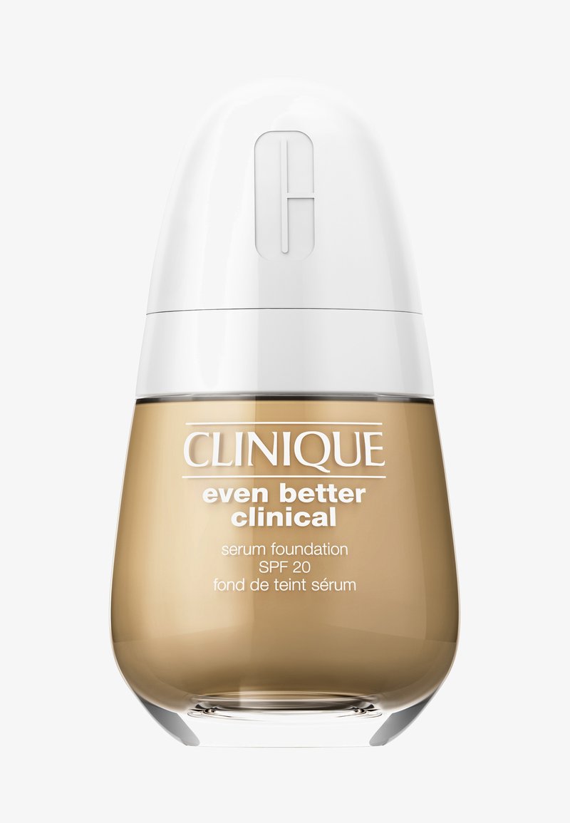 Clinique Even Better Clinical Serum Foundation i en gjennomsiktig flaske med hvit kork, med en buet form og beige væske inni.