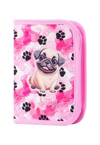 Custodia con zip a tema carlino in stoffa rosa con motivo di impronte di zampe; presenta un'illustrazione in rilievo di un carlino sulla parte anteriore con testo cucito.