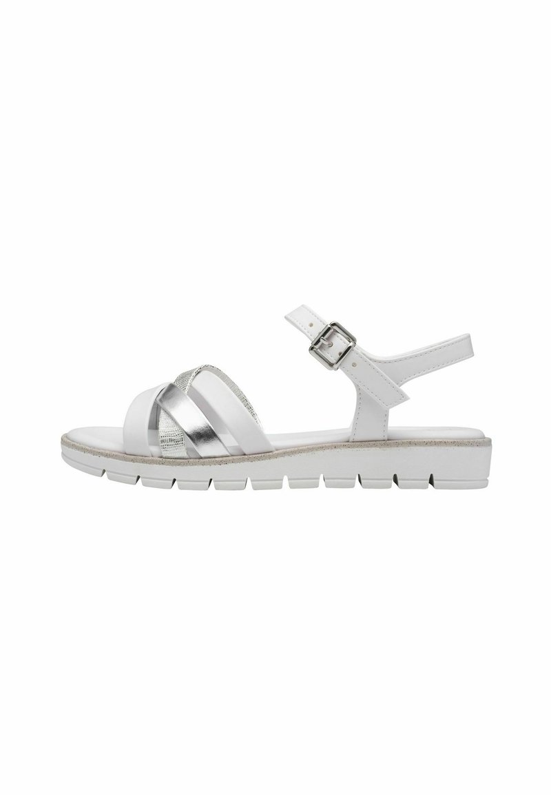 Hvide sandals med metalliske sølvstropper, justerbar ankelspænde og en let, struktureret sål. Åben tå-design for åndbarhed.