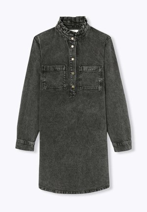 Robe longue en denim noir délavé avec col haut à volants, boutons-pression sur le devant et deux poches carrées sur la poitrine.