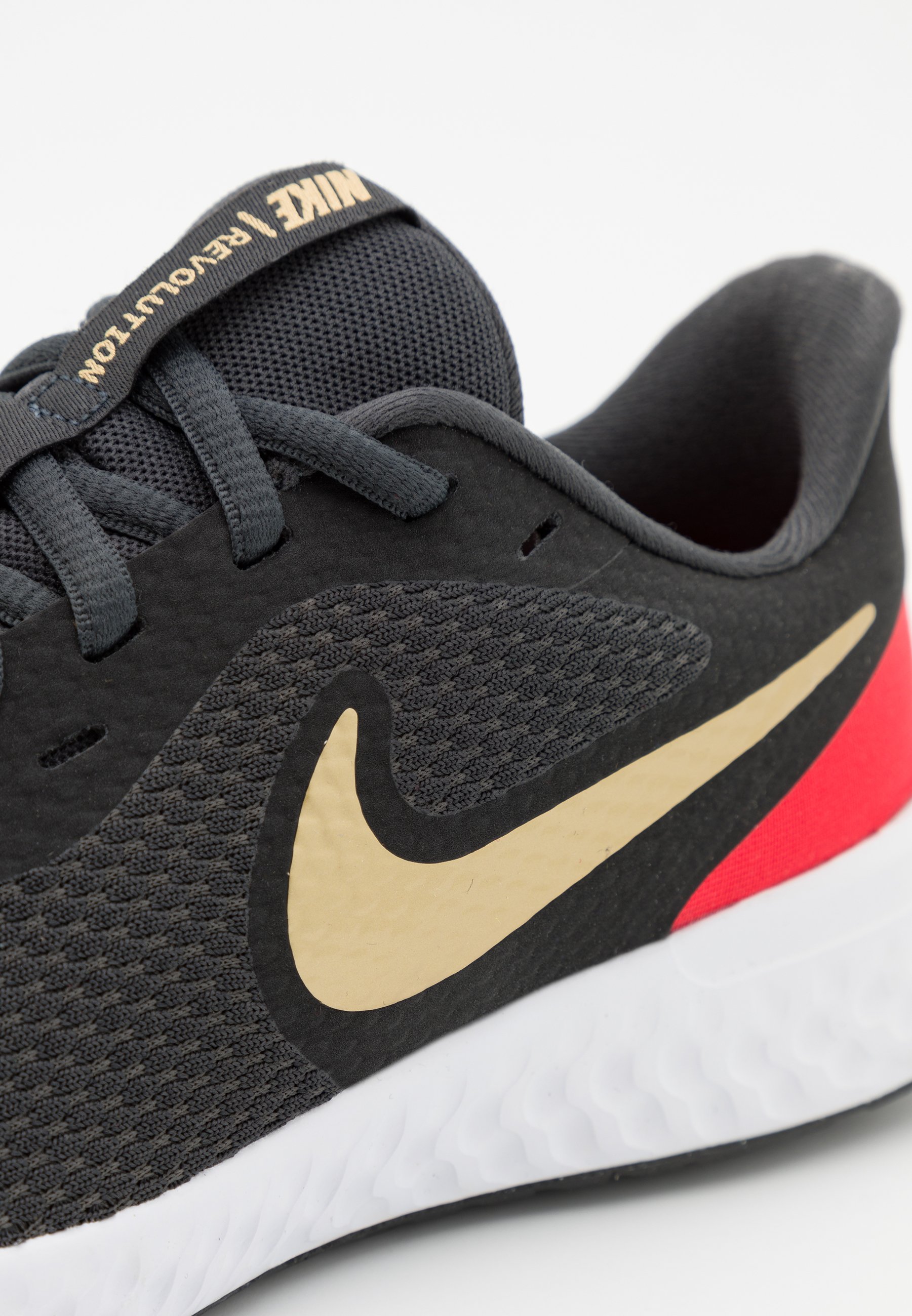 Nike Performance REVOLUTION 5 UNISEX - Hardloopschoenen neutraal - dark  smoke grey/metallic gold/university red/yellow/Donkergrijs - Zalando.nl