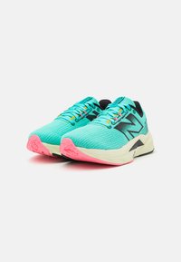 New Balance FUELCELL PROPEL V5 - Løpesko for vei - green