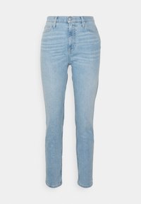Ljust blå denimjeans med hög midja, rak skärning och subtila blekningar. Har en framsidig knappstängning och fem fickor. Slät textur.