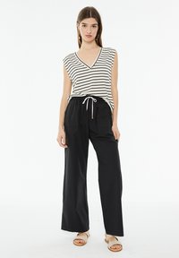 System Action Top - black
