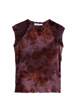 Haut à manches courtes en tissu violet riche avec des motifs floraux en orange foncé et marron. Présente un décolleté en forme de vagues et une texture douce.