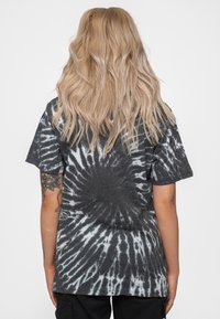 Paradiso Clothing FOO FIGHTERS SPEEDING BUS DYE WASH - Print T-shirt - black