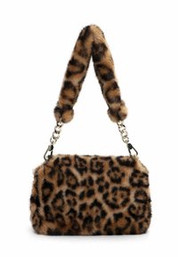 Handtasche aus Kunstfell mit Leopardenmuster in rechteckiger Form, mit Kette und samtigem Griff, in verschiedenen Brauntönen, Beige und schwarzen Mustern.