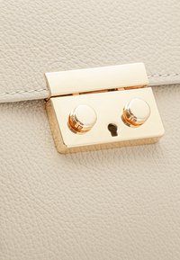 RYŁKO R40610TB - Ručna torba - beige