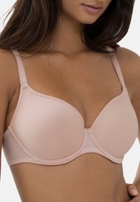 Reggiseno imbottito rosa chiaro con spalline regolabili, tessuto liscio e coppe con cuciture, dotato di un design classico con ferretto per il supporto.