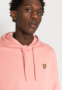 Lyle & Scott Sweatshirt com capuz - salmon