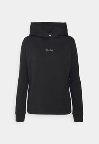 Sudadera con capucha negra hecha de una mezcla de algodón. Cuenta con un bolsillo frontal tipo canguro, mangas largas y capucha con cordón. Logo de Calvin Klein centrado en el pecho.