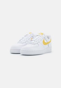 Nike Sportswear AIR FORCE 1 - Sapatilhas - white/saturn gold/white