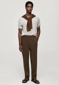 Mango Oblekové nohavice - brown