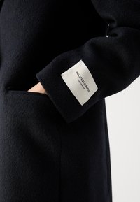 Scotch & Soda SINGLE BREASTED HERRINGBONE COAT - Klasszikus kabát - black and night