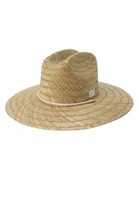 Sombrero de paja de ala ancha con una textura tejida, color beige natural, y un cordón blanco decorativo alrededor de la base de la corona.