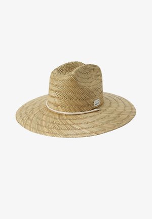 Bred-skyggelue laget av strå med vevd tekstur, naturlig beige farge, og en dekorativ hvit snor rundt bunnen av krone.