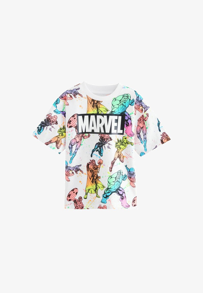 Hvid kortærmet skjorte med farverige Marvel superhelteillustrationer og et stort sort-hvidt Marvel-logo på brystet.