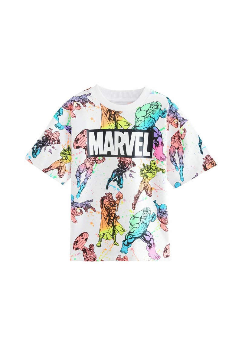 Balts īsām piedurknēm T-krekls ar krāsainiem Marvel superhero attēliem. Centrā ir melns "MARVEL" logotips un apaļā izgriezuma kakla līnija.