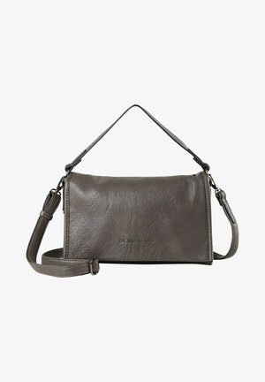 Grå læderhåndtaske med en struktureret overflade, der har en aftagelig skulderrem og en klapdesign. Brandlogoet er præget på fronten.