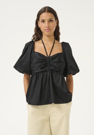 Blouse noire à manches bouffantes avec un devant froncé, des bretelles spaghetti et une coupe décontractée, fabriquée en tissu lisse et léger.