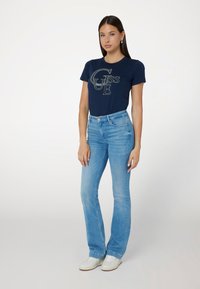 Guess STUDDED - T-shirt con stampa - blau