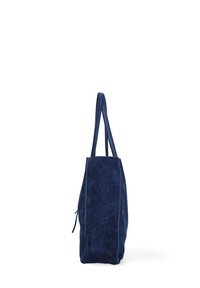 Borsa a spalla in suede blu navy con doppie spalline, cuciture visibili e una linguetta per la chiusura lampo su uno sfondo bianco.