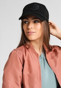 Deus Ex Machina BAYLANDS  - Cappellino - black