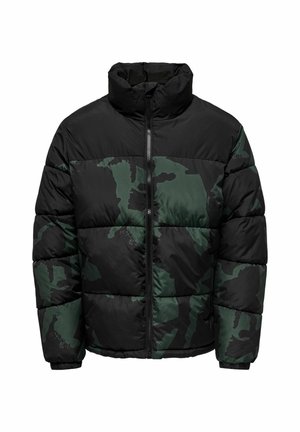 Giacca puffer in camouflage nera e verde con colletto alto, chiusura con zip, design trapuntato e polsini elasticizzati. Materiale leggero e isolato.