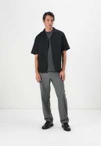 AllSaints AMORE CREW - Print T-shirt - washed black