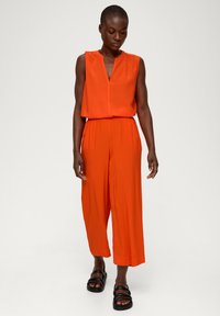 s.Oliver Spodnie materiałowe