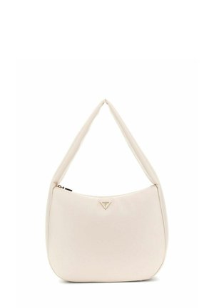 Sac hobo en cuir crème avec une forme courbée prononcée, une seule bandoulière et un détail logo triangle en or à l'avant. Fermeture éclair.