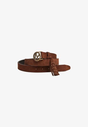 Bruine suède riem met een messing gesp, voorzien van vier decoratieve franjes, gelijkmatig verdeelde gaatjes en een soepele lederen binnenvoering.