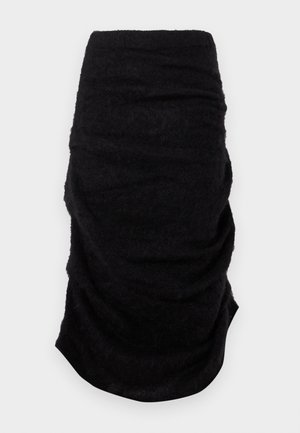 Mustat korkeat vyötäröiset kynähameet kerätyillä kankaan yksityiskohdilla, valmistettu pehmeästä tekstuurimateriaalista, aseteltuna litteäksi valkoista taustaa vasten.