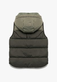 Chaleco acolchado en verde oscuro con capucha en verde claro. Presenta costuras horizontales, sin mangas y un acabado liso y texturizado.