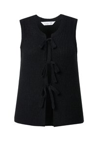 Svart stickad väst med ribbat mönster, öppen fram och knytstängning. Utan ärmar, med rak skärning och avslappnad passform.