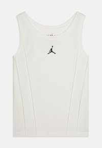 Vit ärmlös linne med ribbad struktur, med en svart Jumpman-logotyp broderad på bröstet och subtila vertikala sömdetaljer.