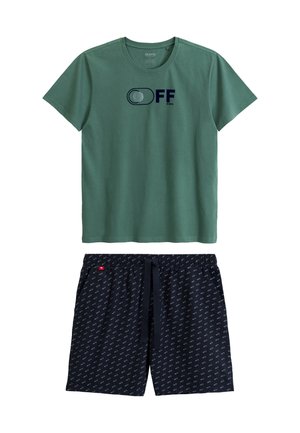 Zielona bawełniana koszulka z granatowym napisem "OFF"; granatowe szorty z powtarzającym się jasnoszarym wzorem i regulowanym pasem.