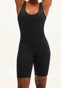 Bodysuit negro con un diseño ajustado, escote redondeado y sin mangas. Hecho de material elástico, que llega a mitad del muslo. Construcción sin costuras.