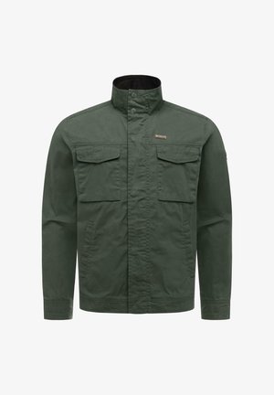 Giacca verde scuro con colletto alto, due tasche con pattina sul petto, due tasche laterali e chiusura frontale con bottoni.