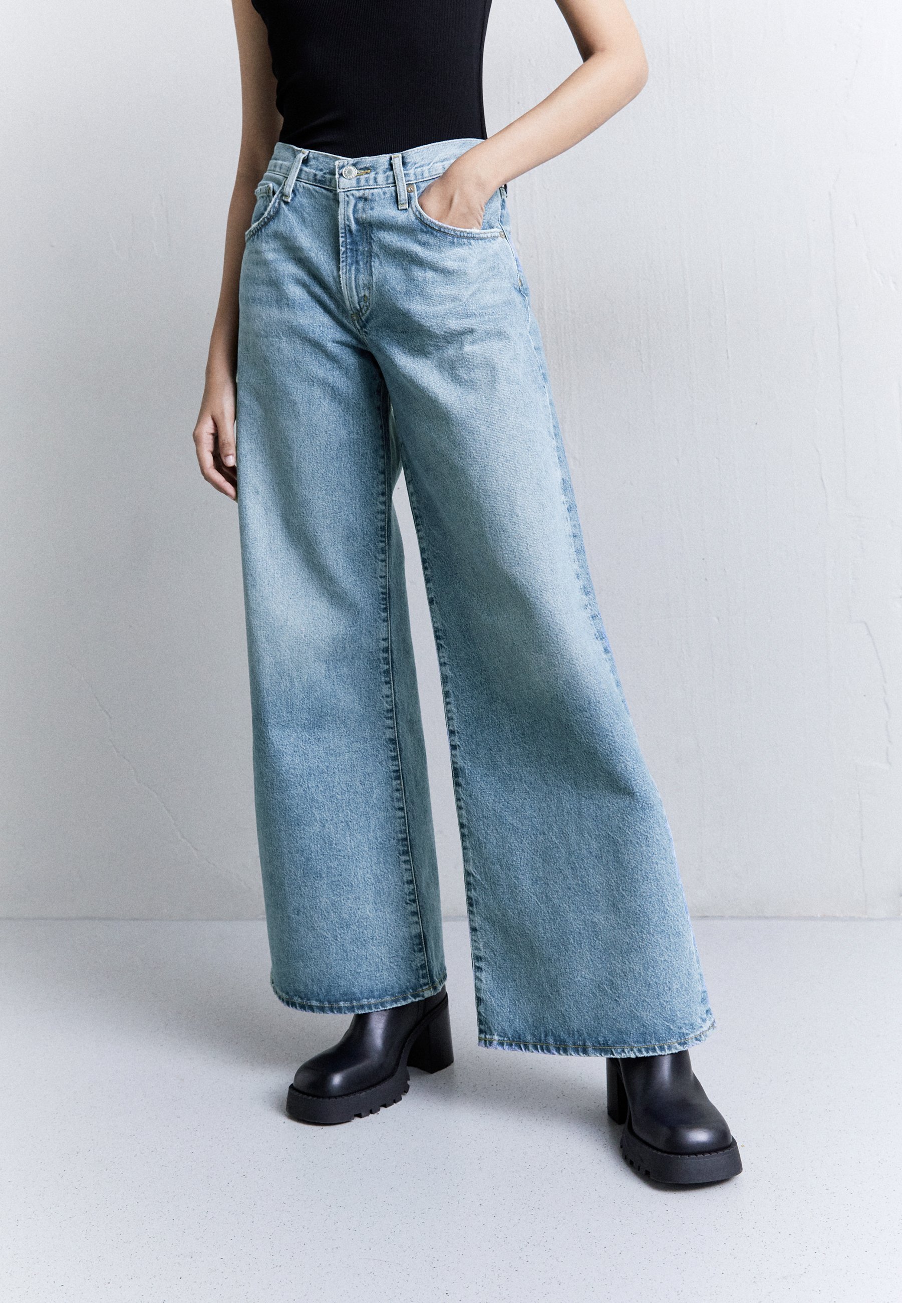 【送料&関税込】AGOLDE clara Wide Leg Jeans Agolde Clara Low-rise Wide-Leg Organic Jeans | Wardrobe Icons