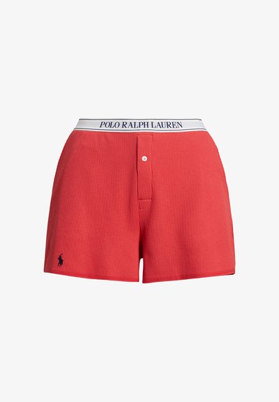 Röda shorts med våffelmönster, vita midjeband med "POLO RALPH LAUREN"-logotyp och enkel knappstängning framtill.